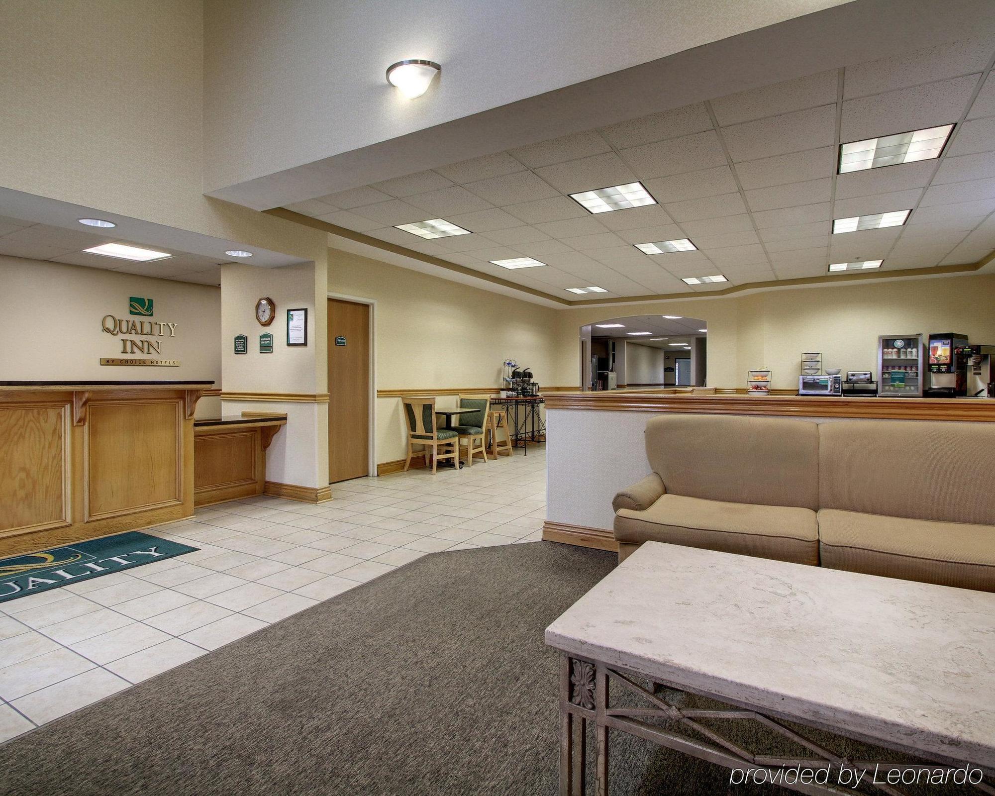 Columbia Inn & Suites エクステリア 写真