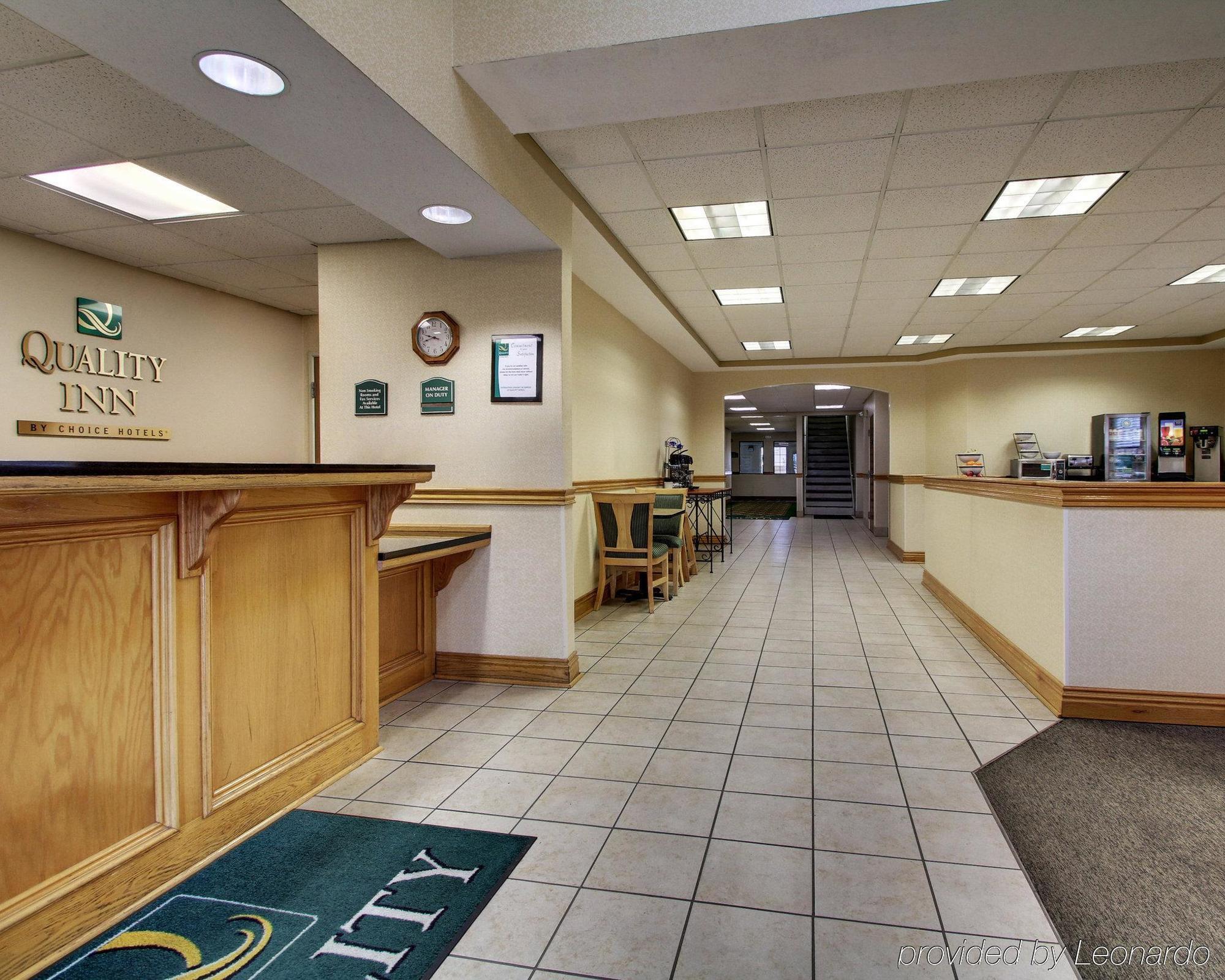 Columbia Inn & Suites エクステリア 写真