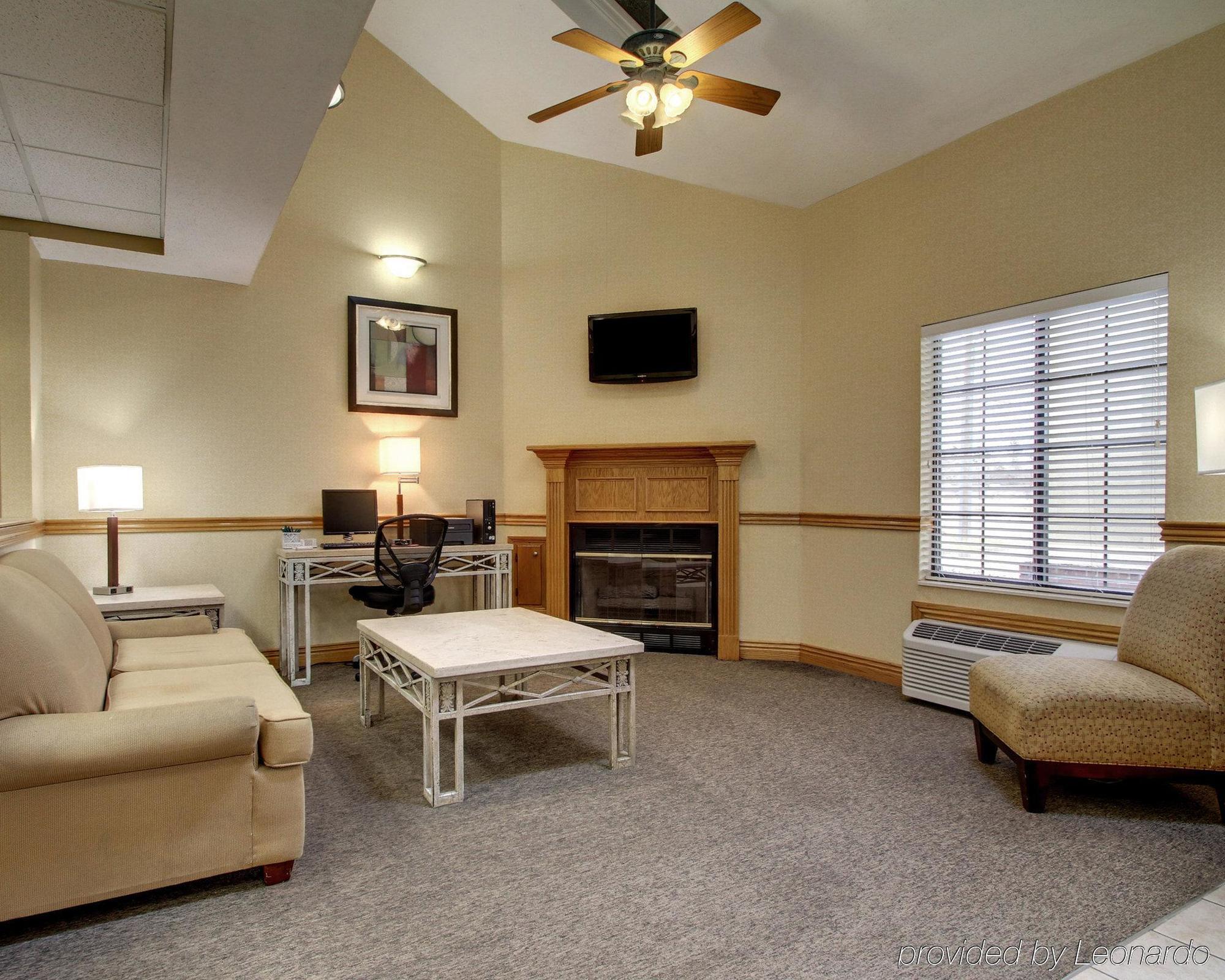 Columbia Inn & Suites エクステリア 写真