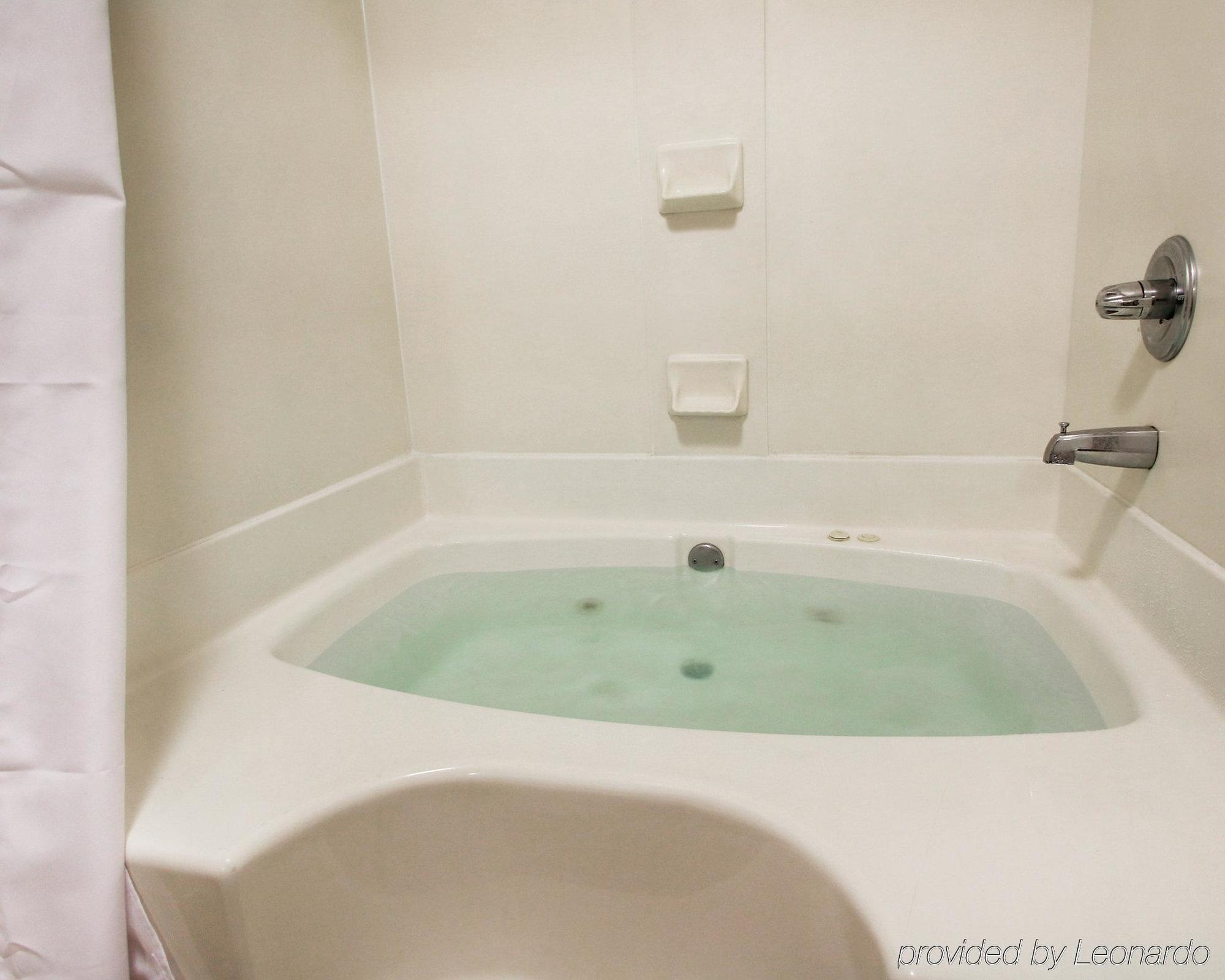 Columbia Inn & Suites エクステリア 写真