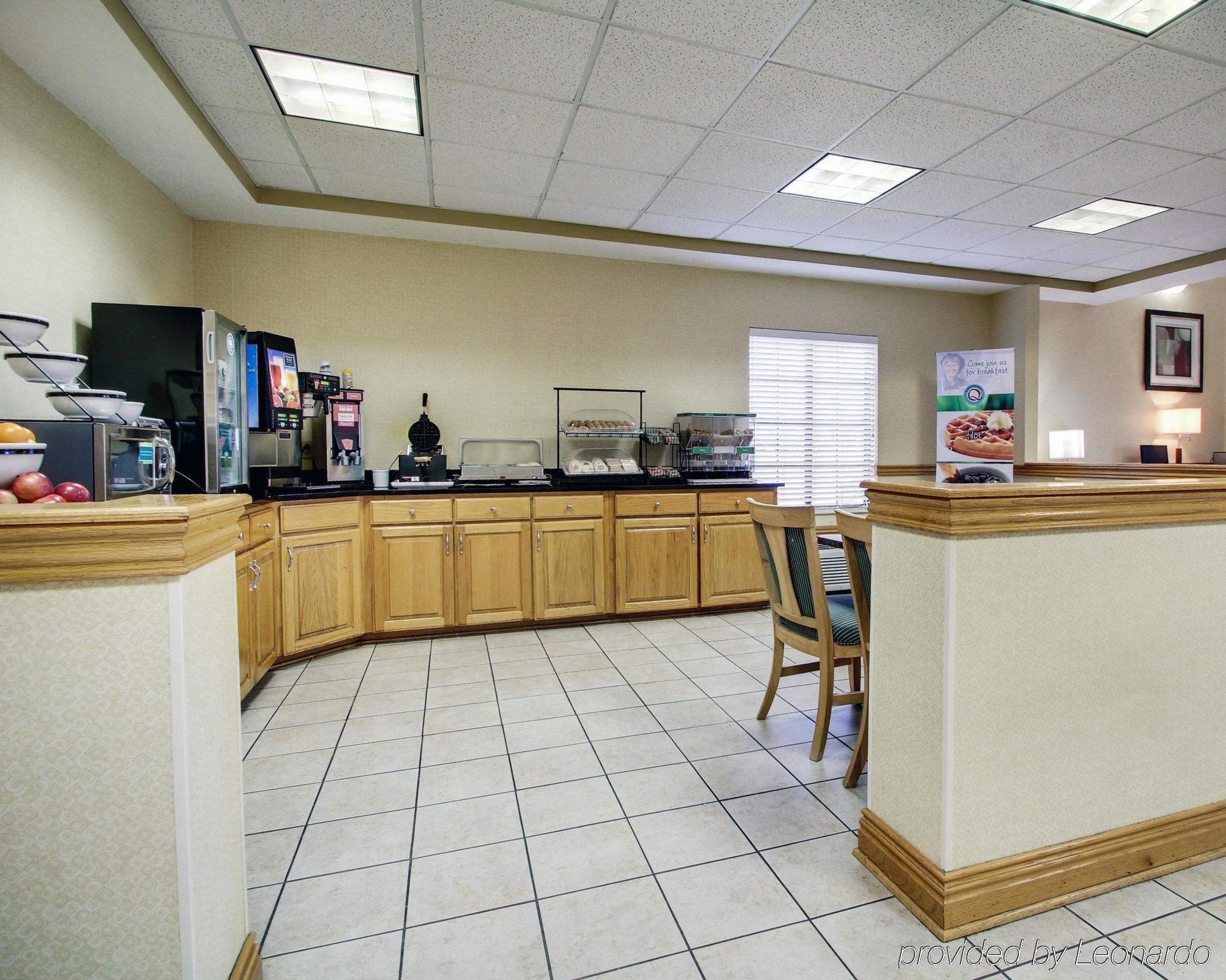 Columbia Inn & Suites エクステリア 写真