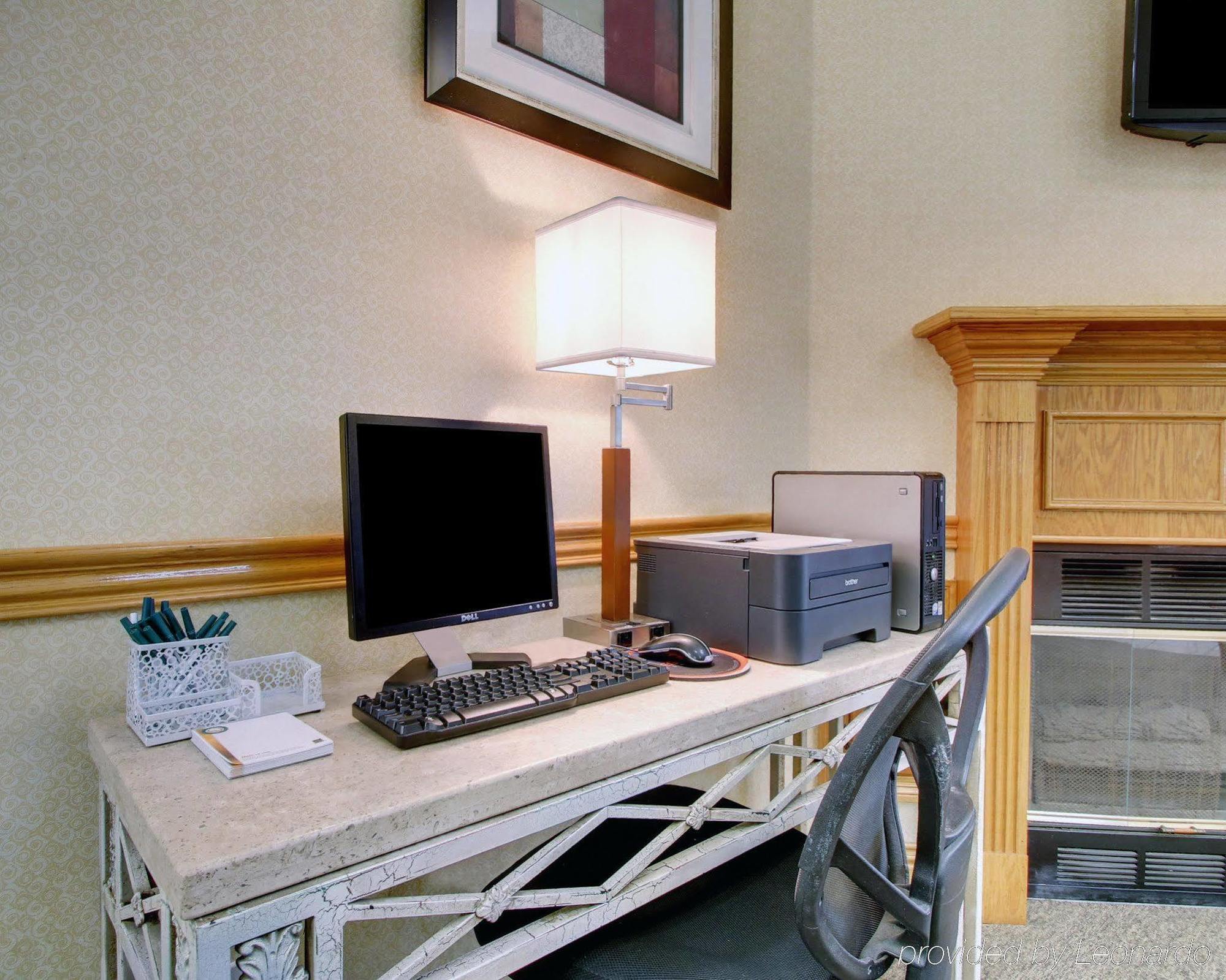 Columbia Inn & Suites エクステリア 写真