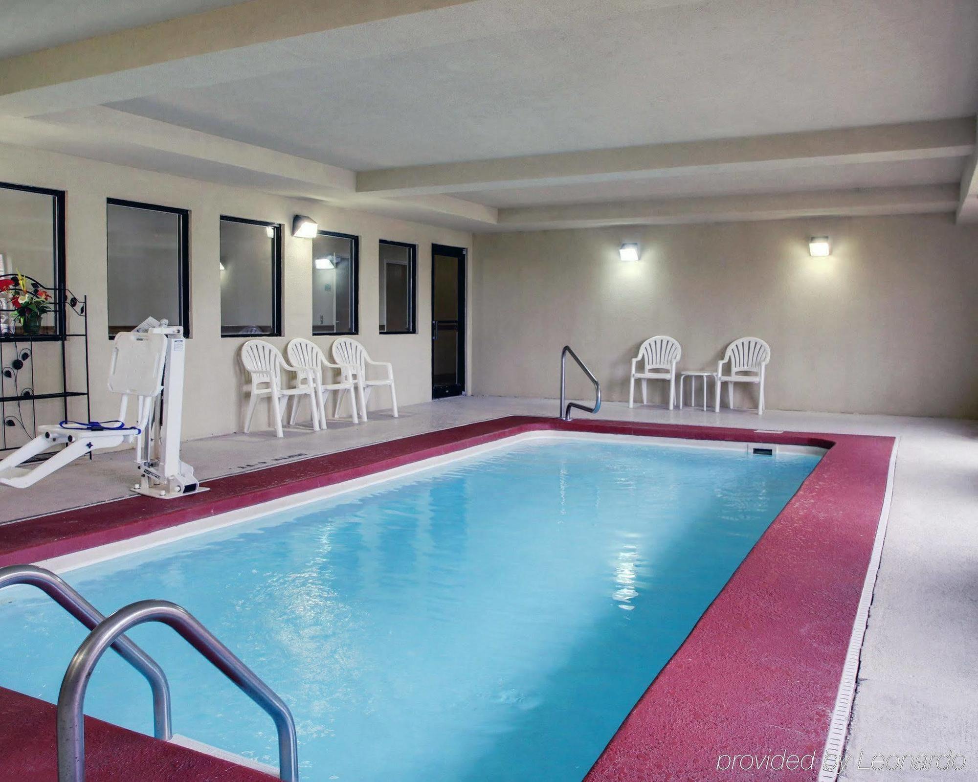Columbia Inn & Suites エクステリア 写真