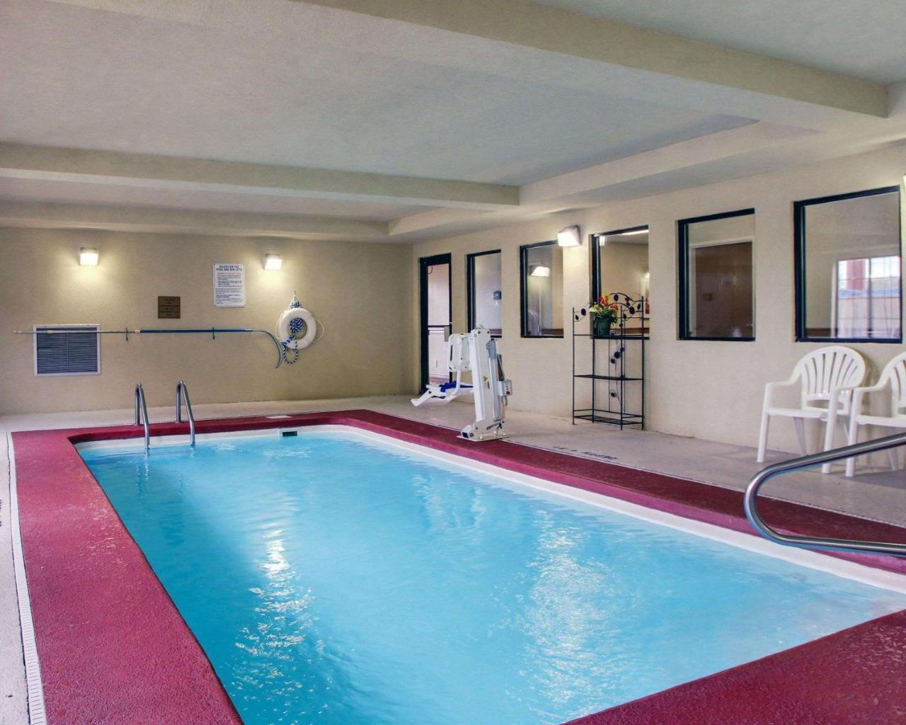 Columbia Inn & Suites エクステリア 写真