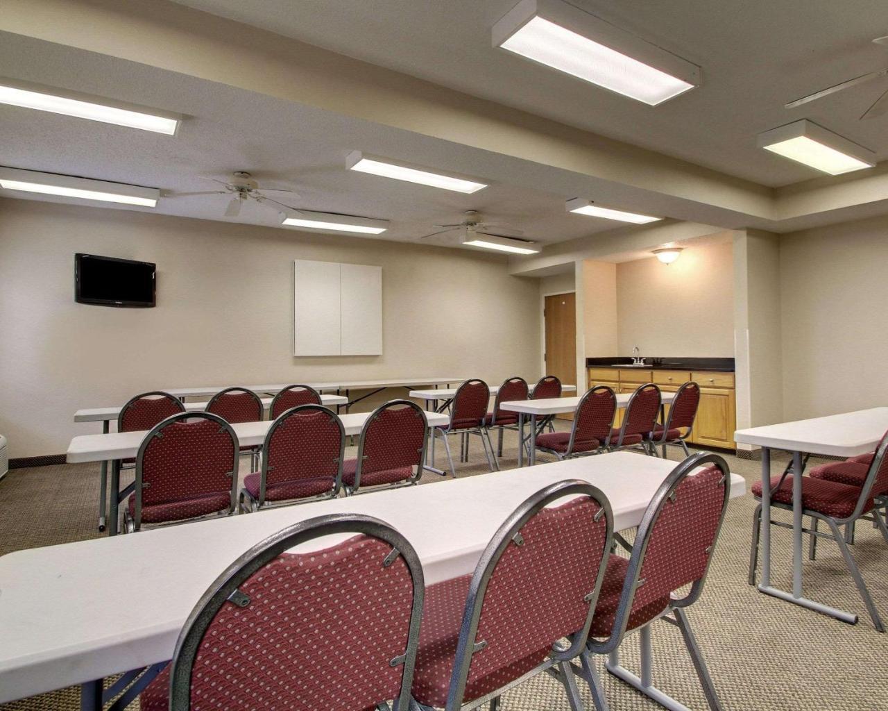 Columbia Inn & Suites エクステリア 写真